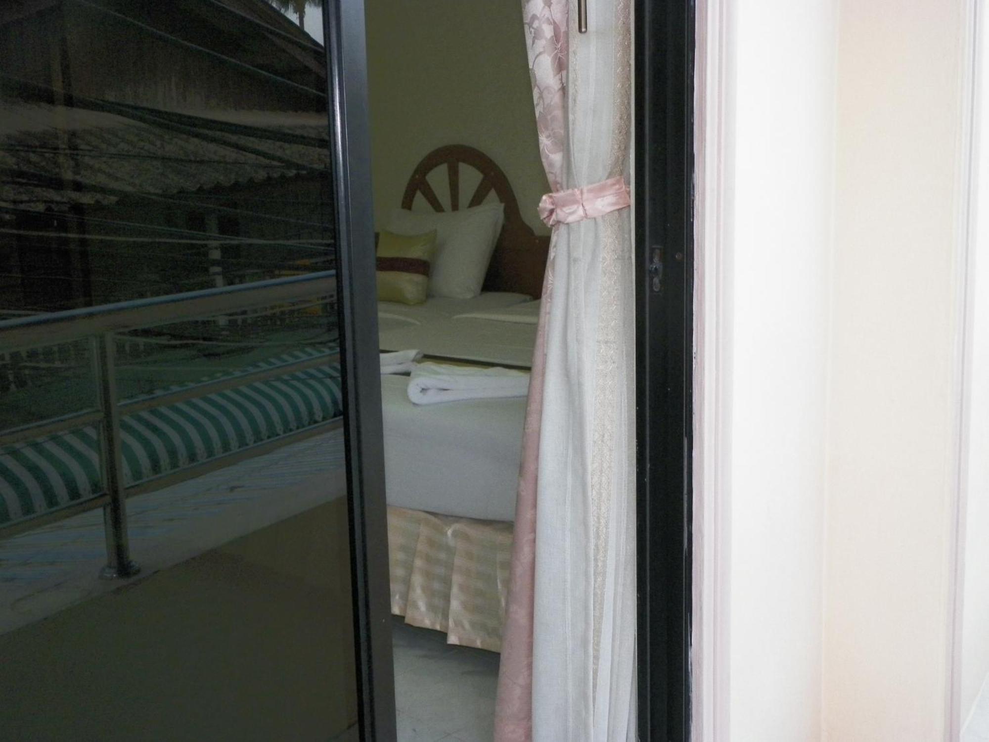 Natacha Hotel Phi Phi Don Exterior foto