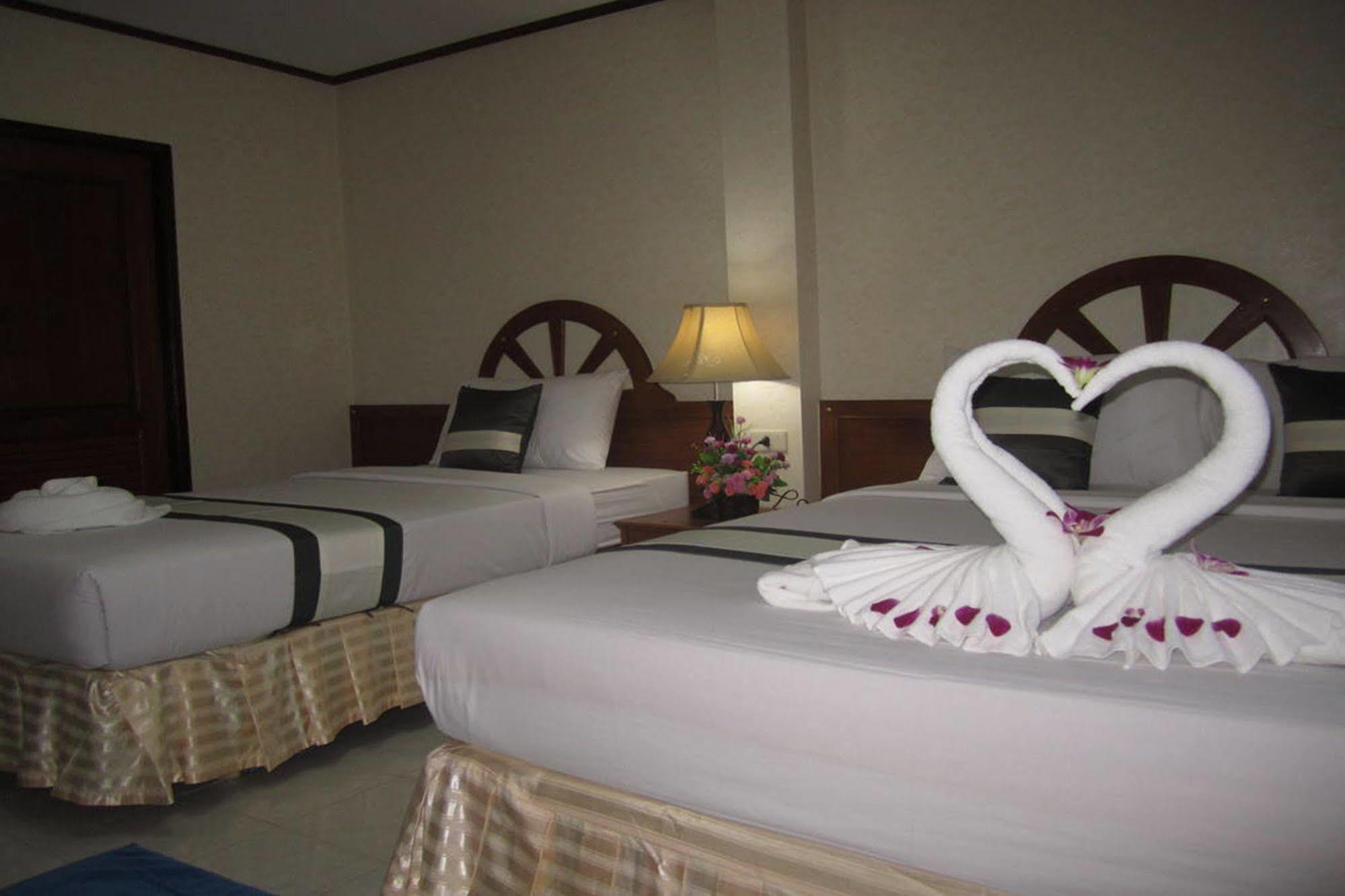 Natacha Hotel Phi Phi Don Exterior foto