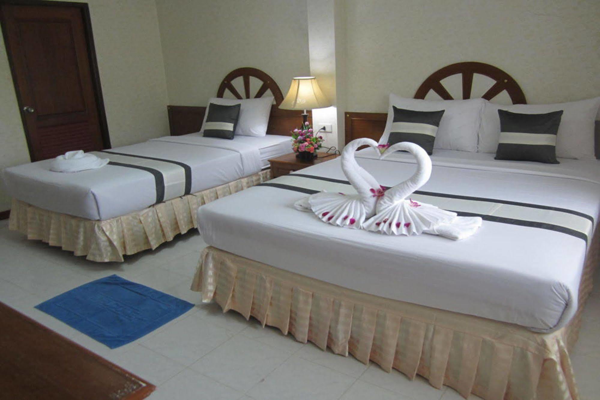 Natacha Hotel Phi Phi Don Exterior foto